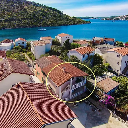 بيت للعطل House Lucija