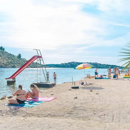 House Lucija بيت للعطل