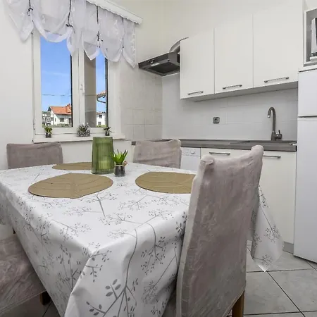 بيت للعطل House Lucija *