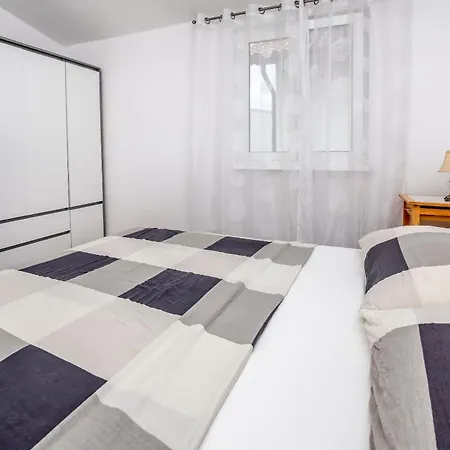 بيت للعطل House Lucija *