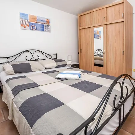 بيت للعطل House Lucija روغوزنيكا