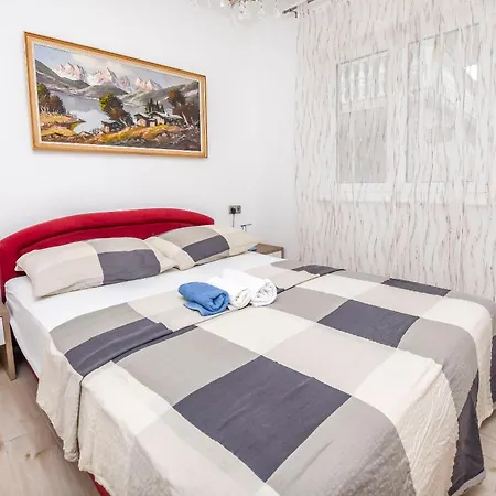 House Lucija بيت للعطل *