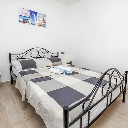 بيت للعطل House Lucija روغوزنيكا